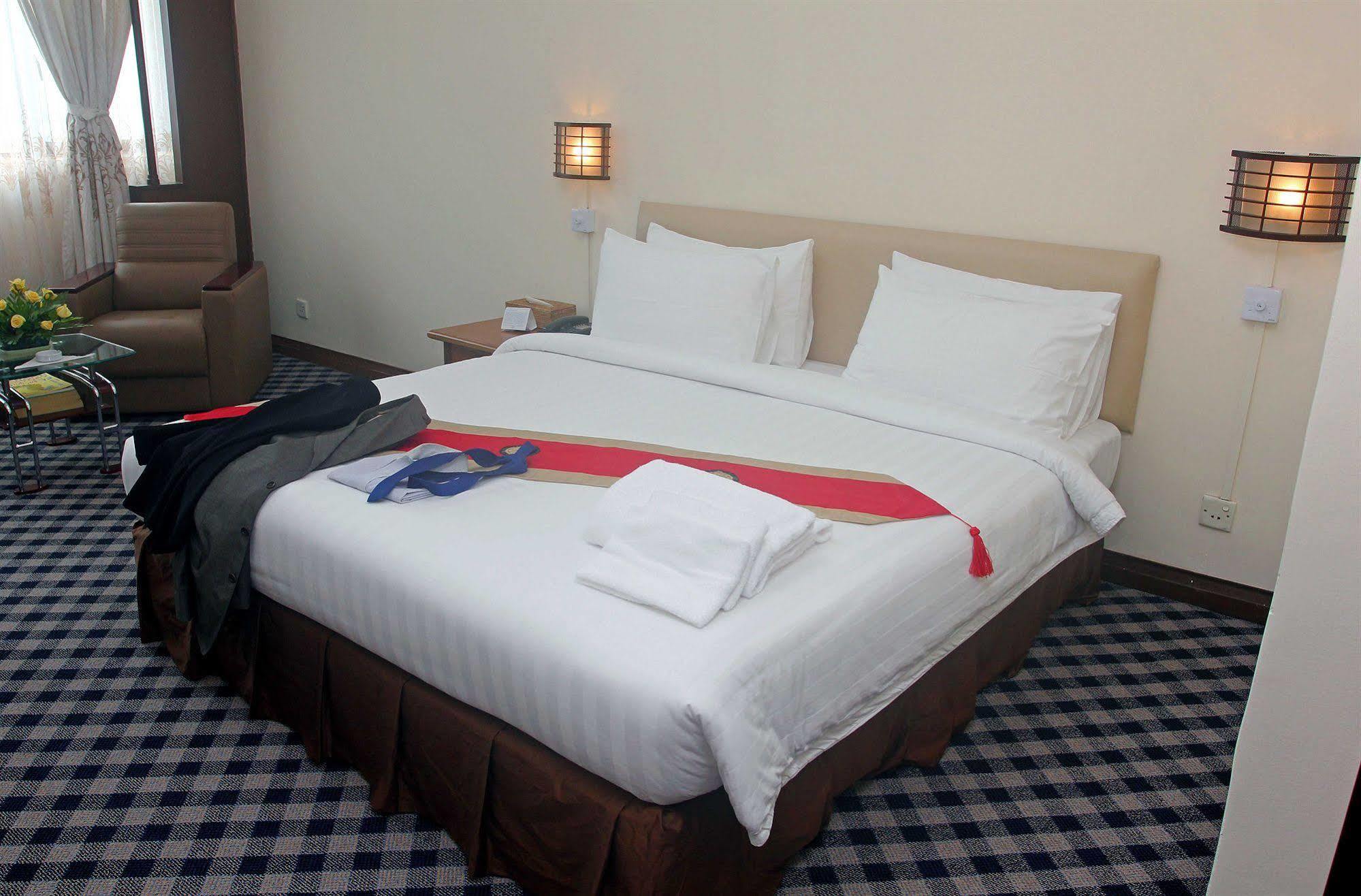 Asia Plaza Hotel Yangon Eksteriør bilde